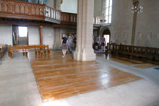 Räumung des Restinventars und der Kirchenbänke aus der Kirche (Foto: Karl-Franz Thiede)